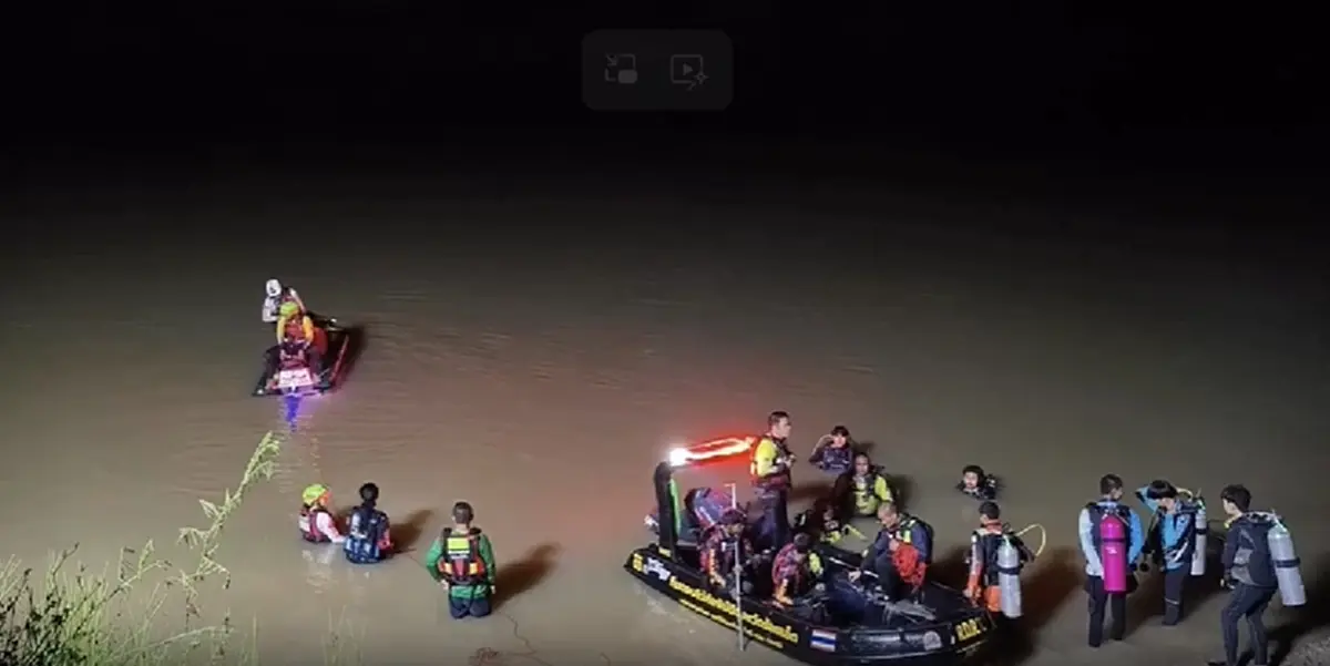 เรือล่มกลางแม่น้ำมูล! เพื่อนว่ายรอด 2 หนุ่ม 42 หมดแรงจมหาย