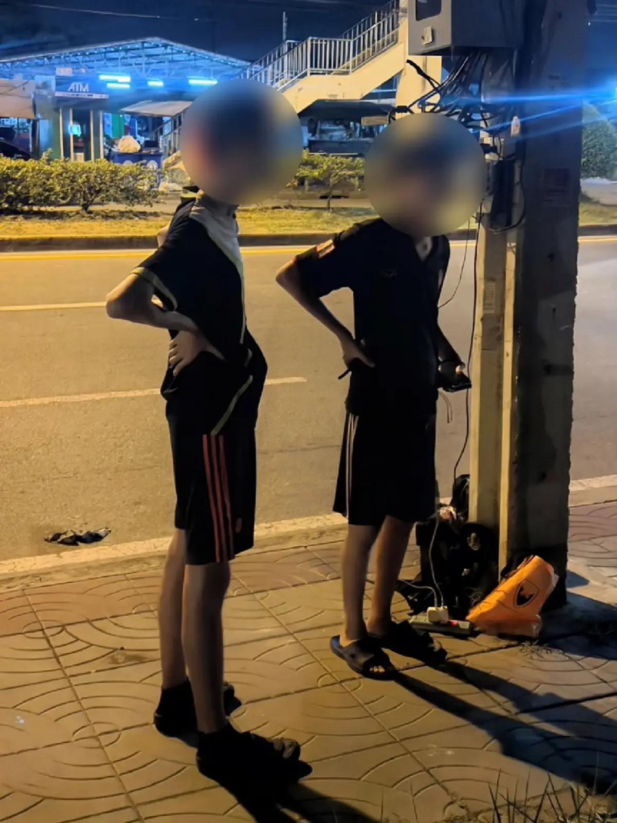 พี่ชายตกงาน พาน้องชาย ม.6 คุ้ยถังขยะ หาอาหารประทังชีวิต 3 แม่ลูก
