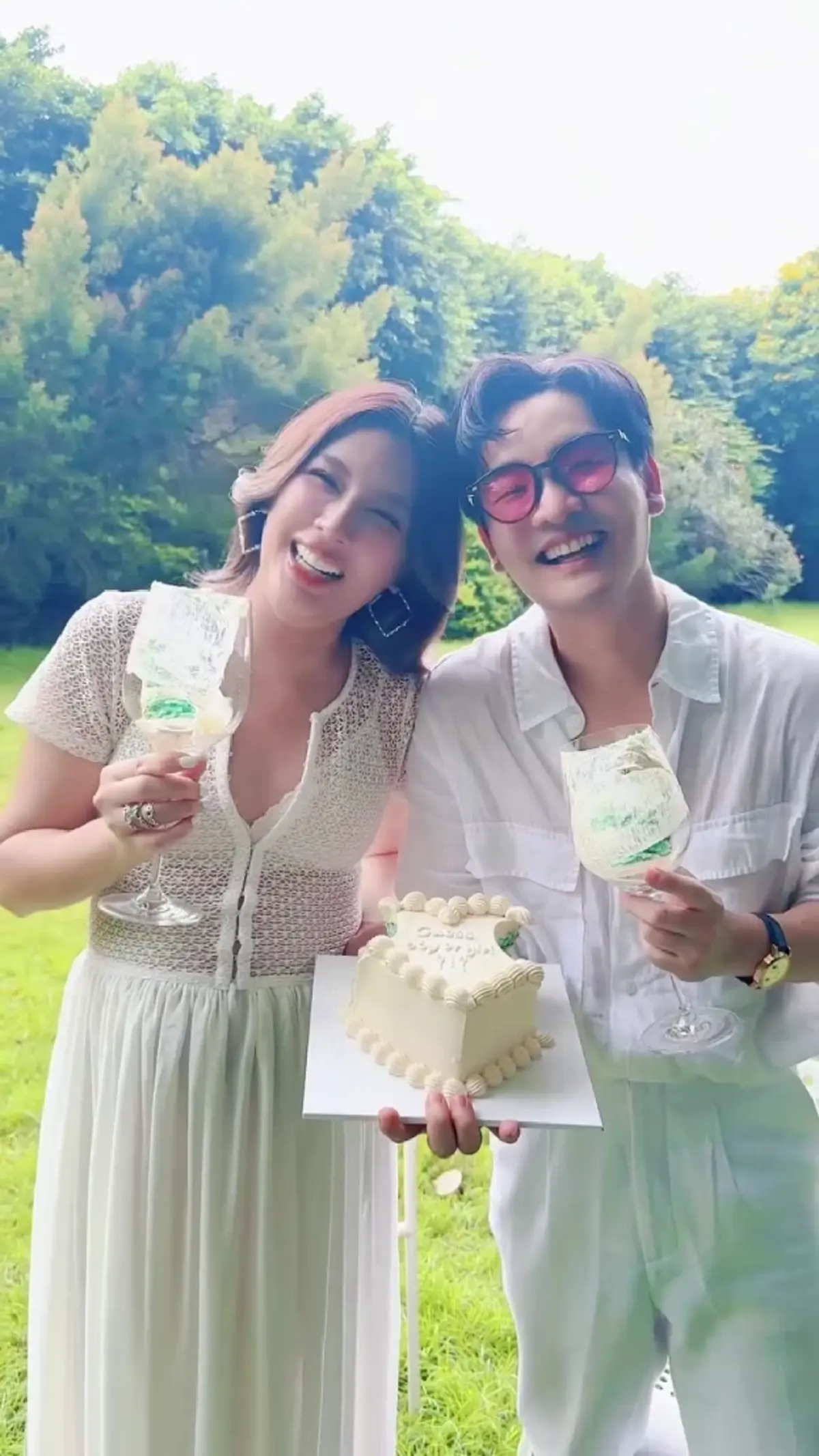 เซอร์ไพรส์ทั้งบ้าน "บี มาติกา"  ประกาศเพศลูกคนที่ 3 ต้อนรับทายาท 