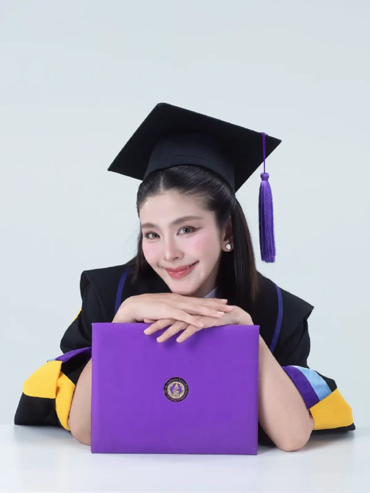 สวย ครบ เครื่อง  หนูนา หนึ่งธิดา คว้าปริญญาโท ม.ธุรกิจบัณฑิตย์