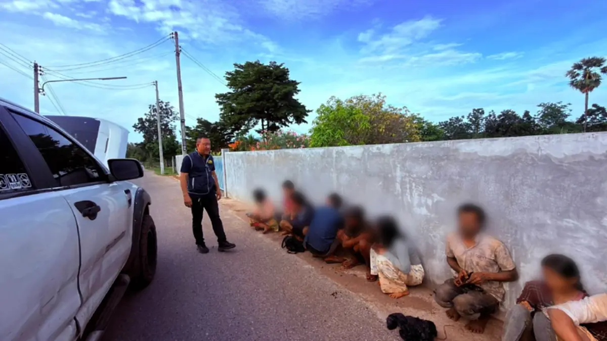 สกัดจับกระบะขน 17 แรงงานข้ามชาติ ซิ่งแหกตำรวจข้ามจังหวัด