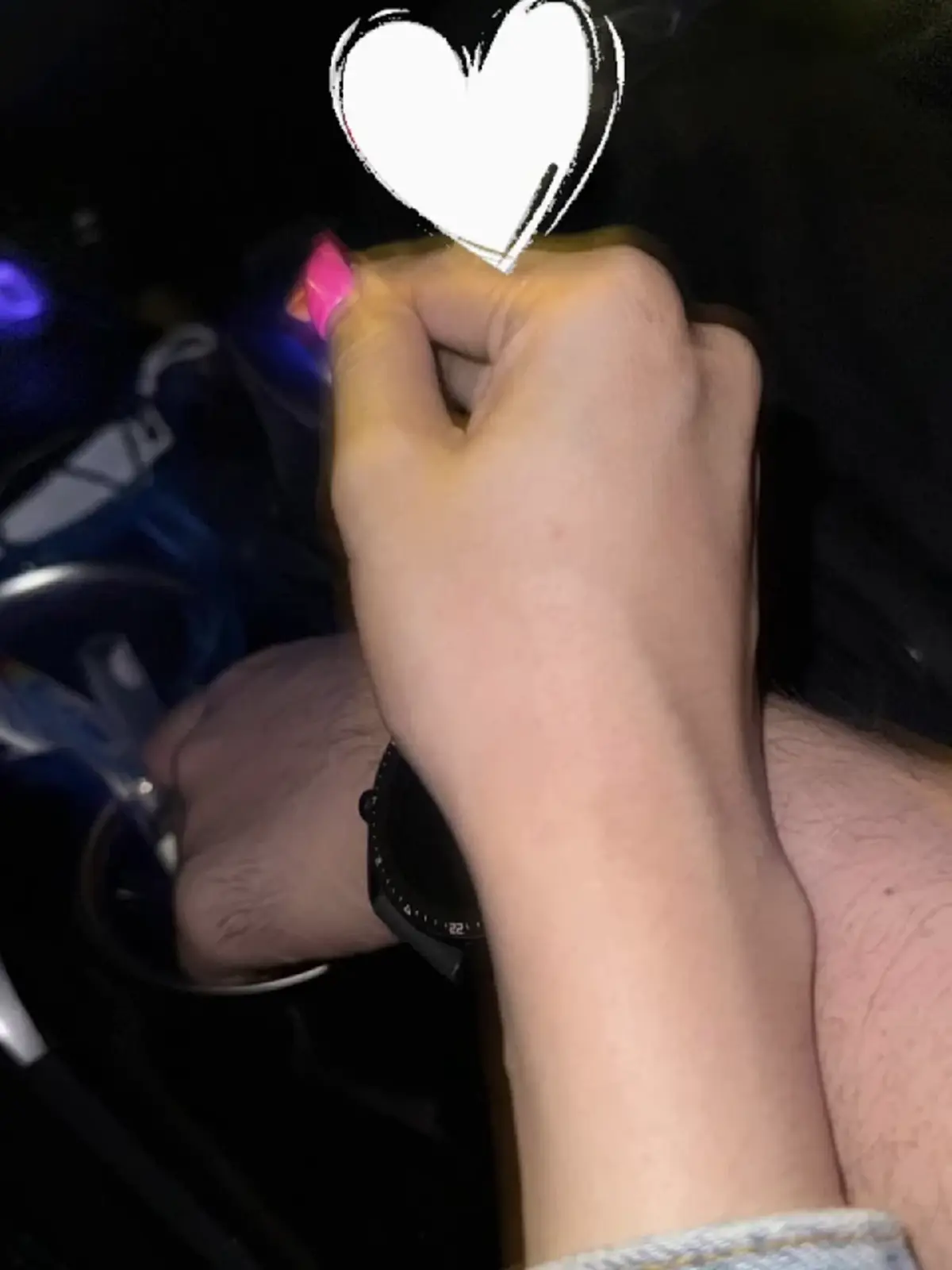 ใบเตย อาร์สยาม โพสต์ภาพกุมมือหนุ่มปริศนา แฟนคลับลุ้นหนักเปิดตัว