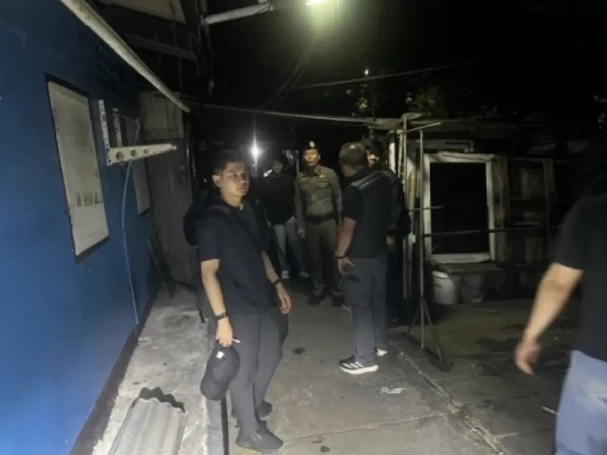 ตร. สนธิกำลังปูพรม 2 จุดเสี่ยงกลางดึก ล็อกตัววัยรุ่น 32 คน ทำประวัติเข้ม