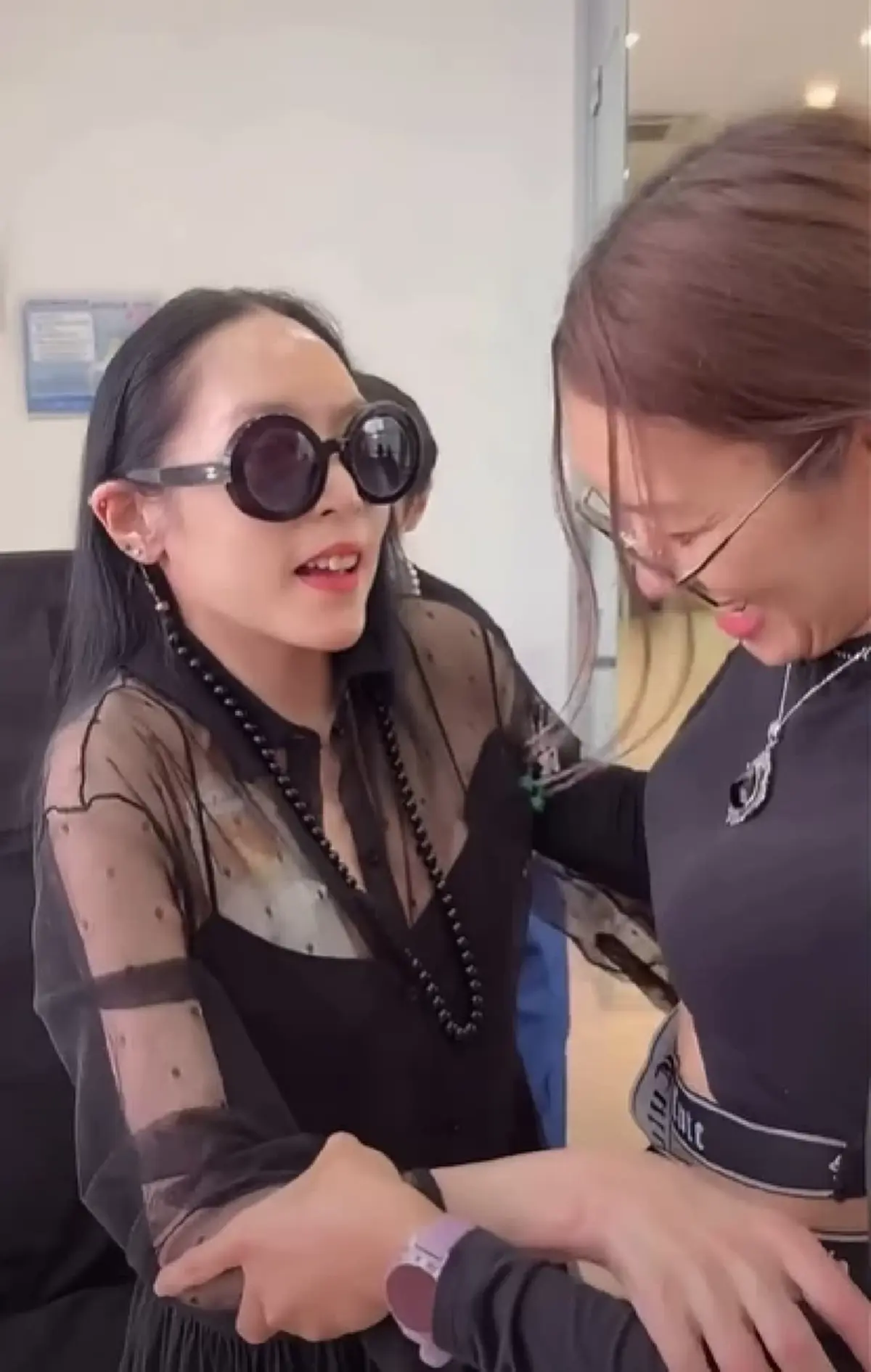 เก่งมาก "คุณหญิงแมงมุม" ล่าสุดลุกจากรถเข็น เต้นรำได้แล้ว