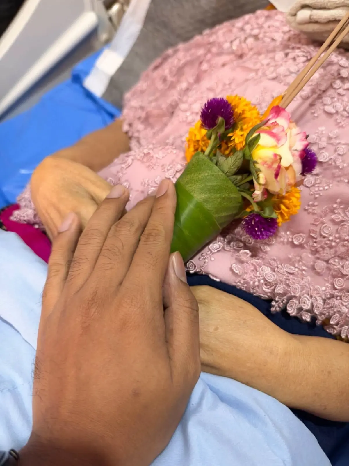 สุดอาลัย แพรรี่ แจ้งข่าว คุณแม่สละธาตุขันธ์กลับคืนสู่ธรรมชาติแล้ว