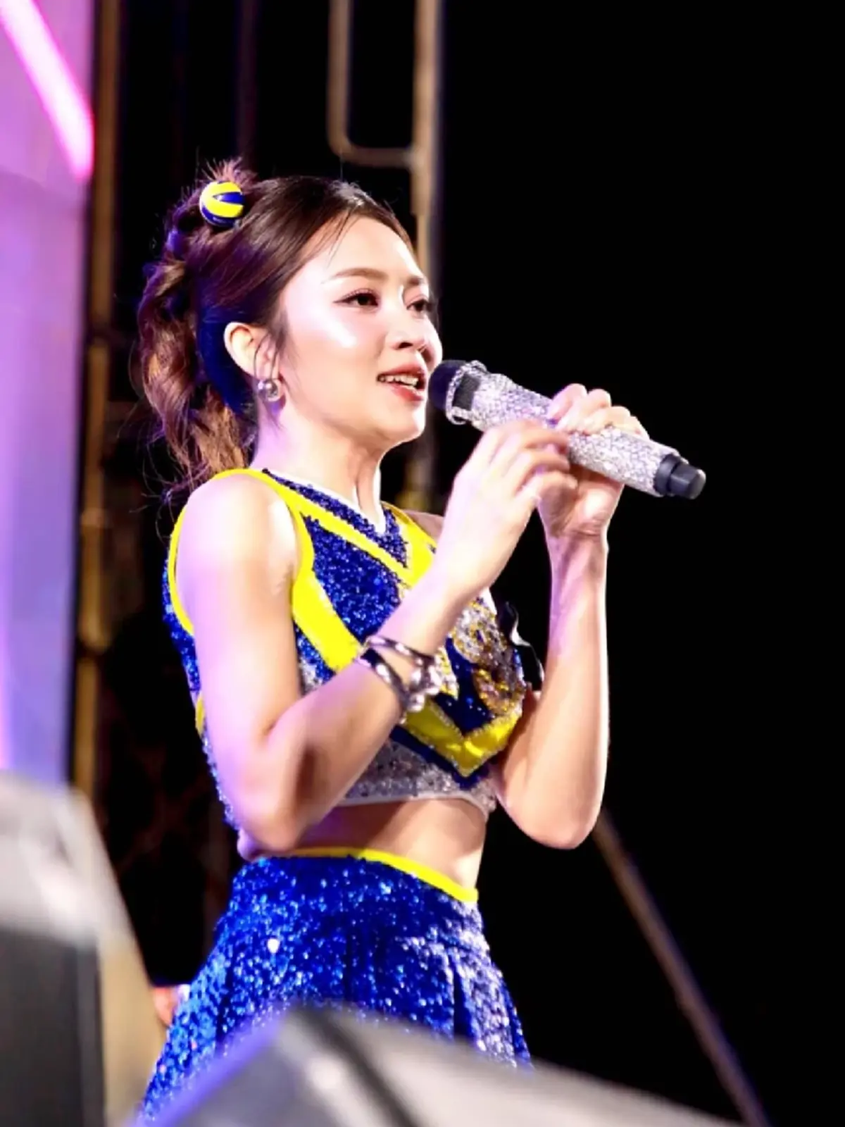 แซ่บรับวัย 34  แอน อรดี สลัดลุคสวยสวมเดรสแดงเพลิง ฉลองวันเกิด 