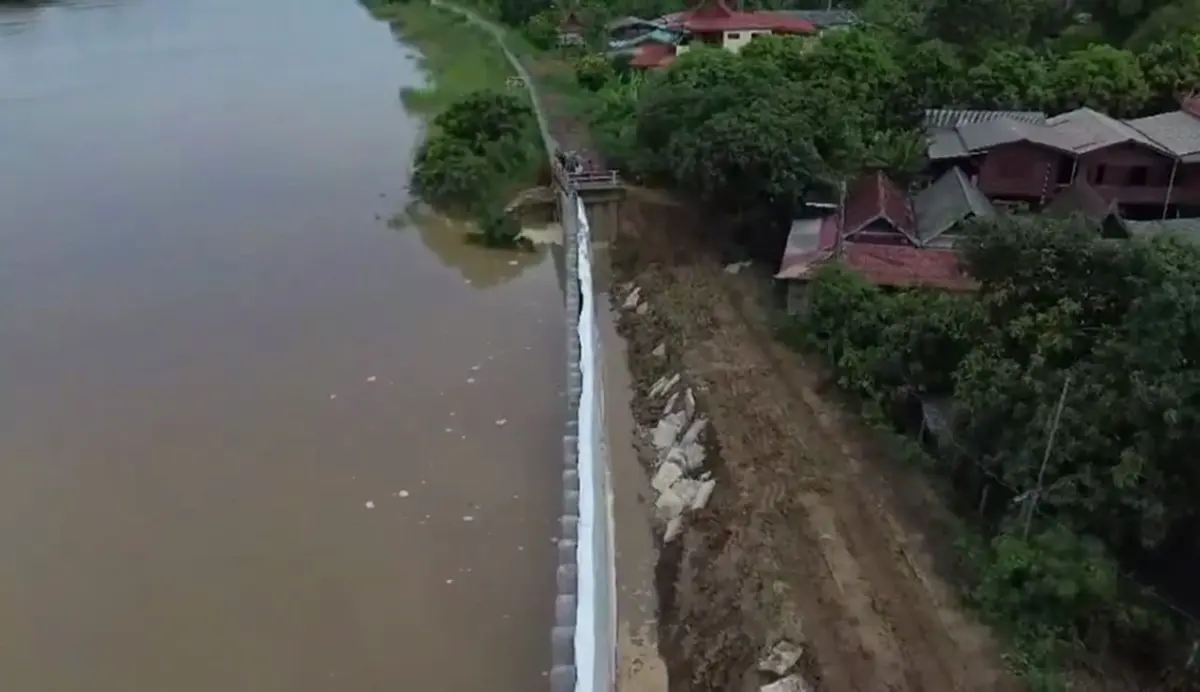 เขื่อนอ่างทองทรุดลึก 3 เมตร! เจ้าพระยาพุ่งเตือนยกของขึ้นสูง