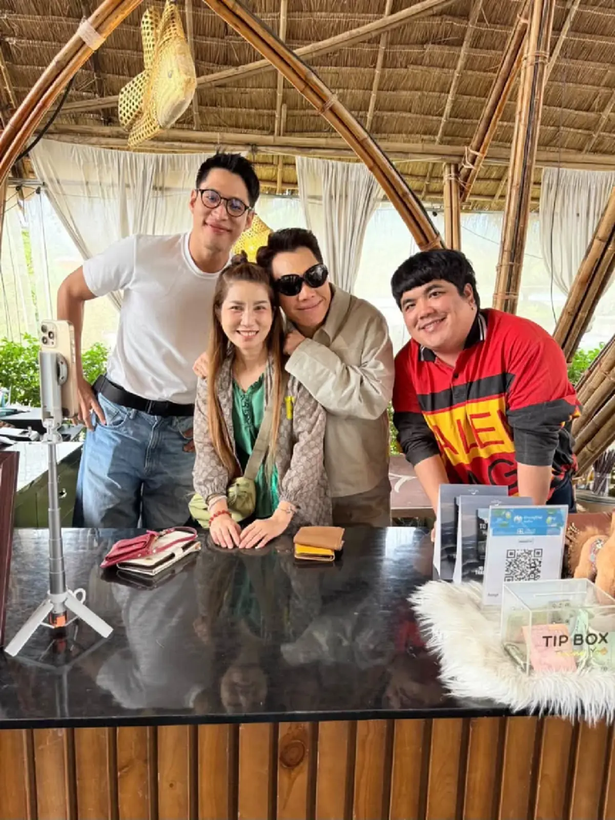 "มดดำ-แจ็ค แฟนฉัน" เผยเลขเด็ดจุดธูปมงคล ถ้ำนาคา-นาคีมีมนตร์