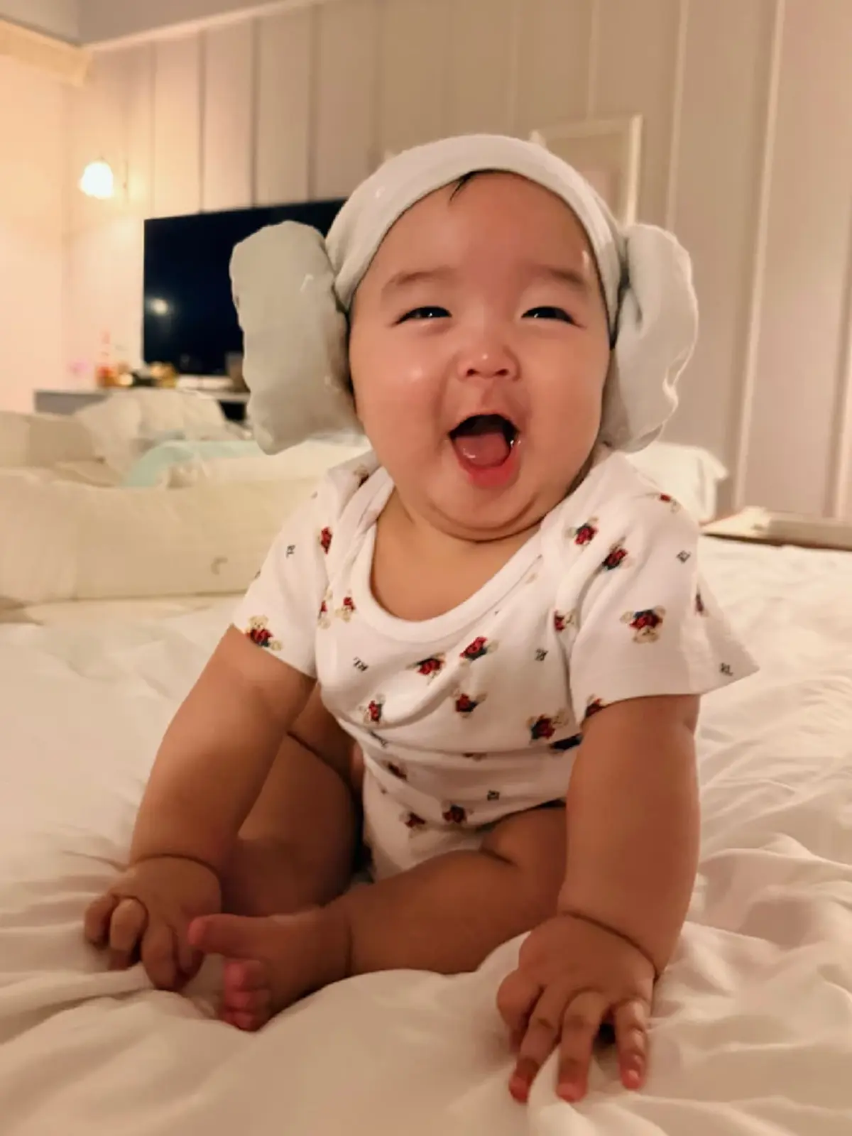  ใจฟูมาก   ลูกชาย "อนันดา" เสิร์ฟรอยยิ้มสดใส แก้มกลมชวนฟัด
