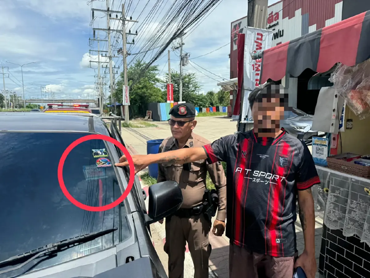 ตร.ทางหลวงรวบหนุ่มกระบะสวมป้ายภาษีปลอม อ้างซื้อจากเพจ