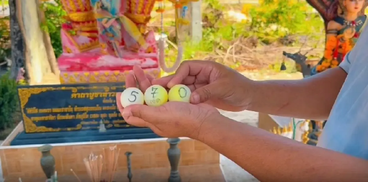 เฮลั่น! หนุ่มศรีราชาแก้บนไข่ 8,900 ฟอง หลังมีโชคติดกัน 10 งวด