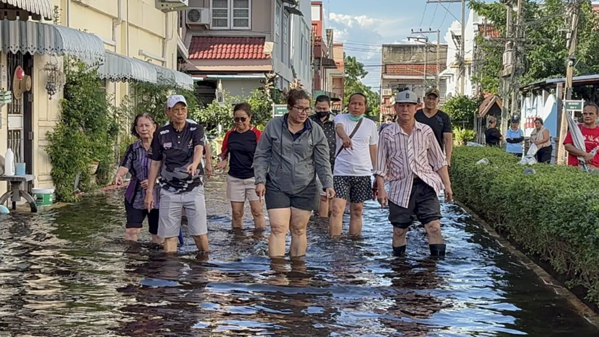 ชาวบ้านหมู่บ้านแหวนยอดระทม น้ำท่วมคูคต ไร้หน่วยงานเหลียวแล