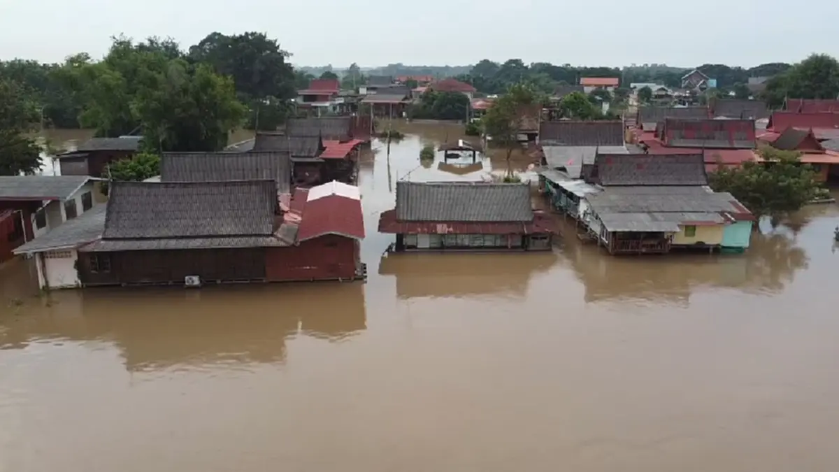 บางบาล อยุธยาวิกฤตหนัก จมถึงชั้น 2 ขาดห้องน้ำใช้