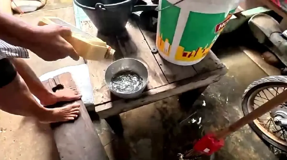 สางแค้น!! ป้าวัย 66 ปี โดนปลิงกัด จับดองไว้นับสิบตัว