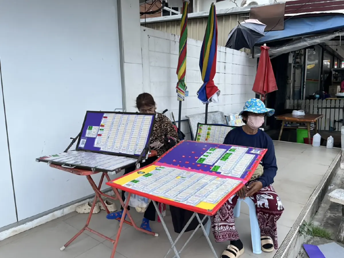 โดนแพ็กคู่! แม่ค้าหวยสุพรรณฯ สุดเซ็ง โดนจ่ายแบงก์พันปลอม