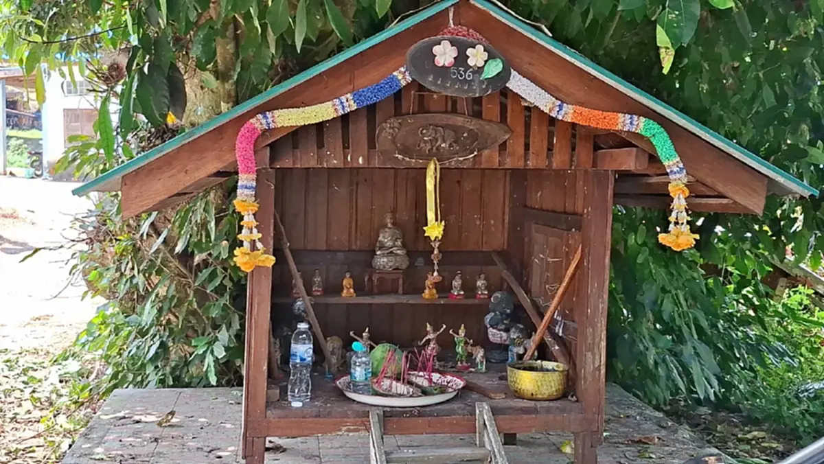 ส่องเลขธูป ชาวลับแล ไหว้แก้บน ศาลช้างมูบ หลังดวงเฮง 2 งวดติด
