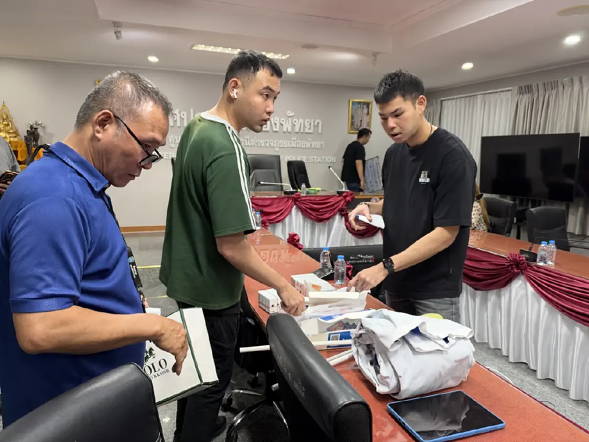 บ่อนแตก! ตร.พัทยาจู่โจมชั้น 2 รวบนักพนัน 18 ราย เงินสดเกือบ 5 หมื่น