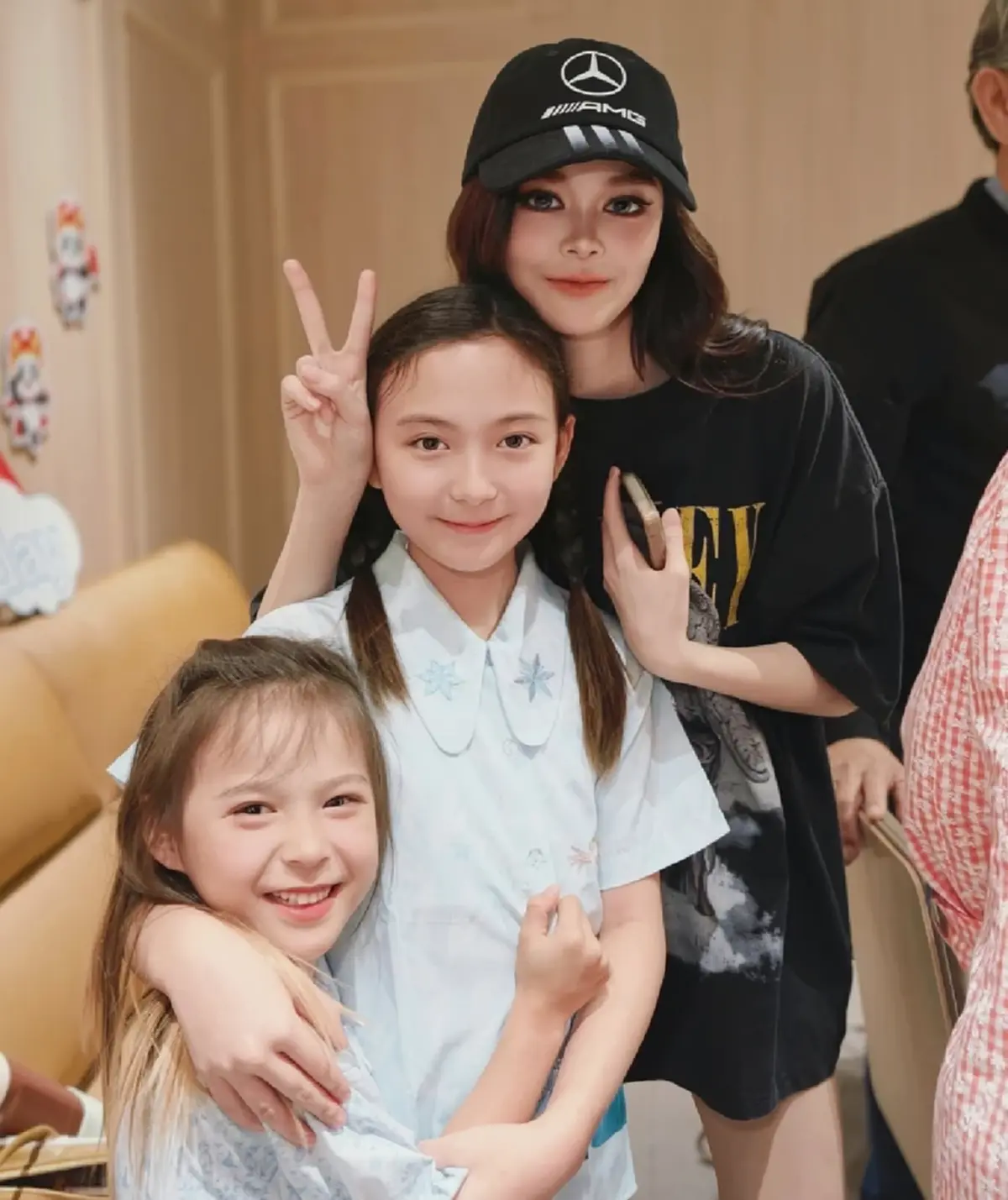 "ธัญญ่า" อวดภาพลูกสาว แชะภาพคู่หลานสาว ความน่ารักพุ่งเต็มเฟรม