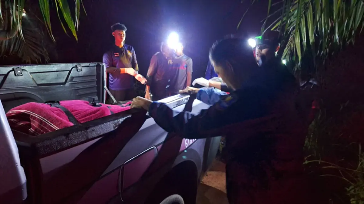 สุดยื้อ! หญิงวัย 60 ยื่นคันเบ็ดให้พี่สาวช่วยดึง ก่อนถูกน้ำป่าซัด