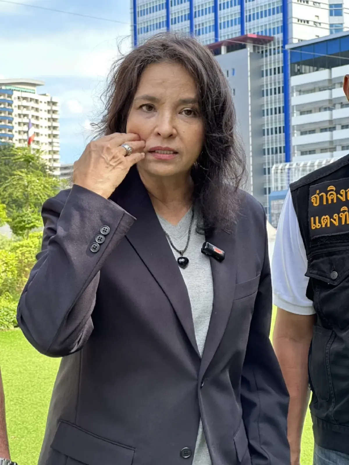 สุดทน "เปิ้ล จารุณี" เจอพิษโกดังข้างบ้าน ลั่นท้อจนอยากขายบ้านหนี