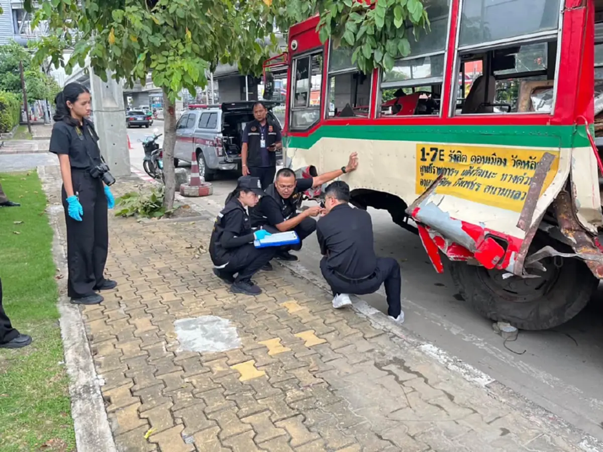 รู้แล้ว สาเหตุรถเมล์ พุ่งชนขอบสะพานทางด่วน ยันไม่ใช่ยางระเบิด