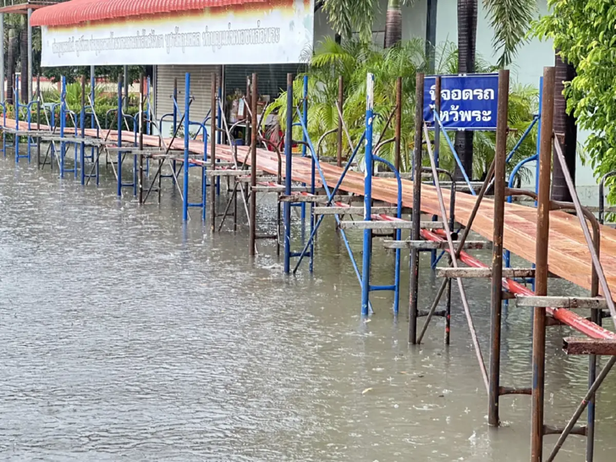 บางปะอินวิกฤต น้ำท่วมสูง 3 เมตร กระทบกว่า 8 พันครัวเรือน