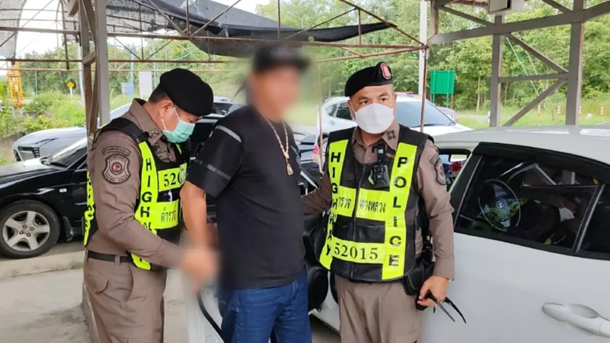 ล็อกตัวผู้ต้องหายาเสพติด เตรียมมุดหนีชายแดนประเทศเพื่อนบ้านไม่รอด