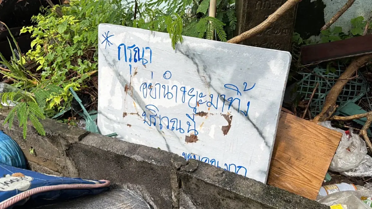 สาวน้ำตาซึม! ขยะกองท่วมหัวปิดทางเข้าบ้าน ถูกไล่ไปอยู่บนเขา