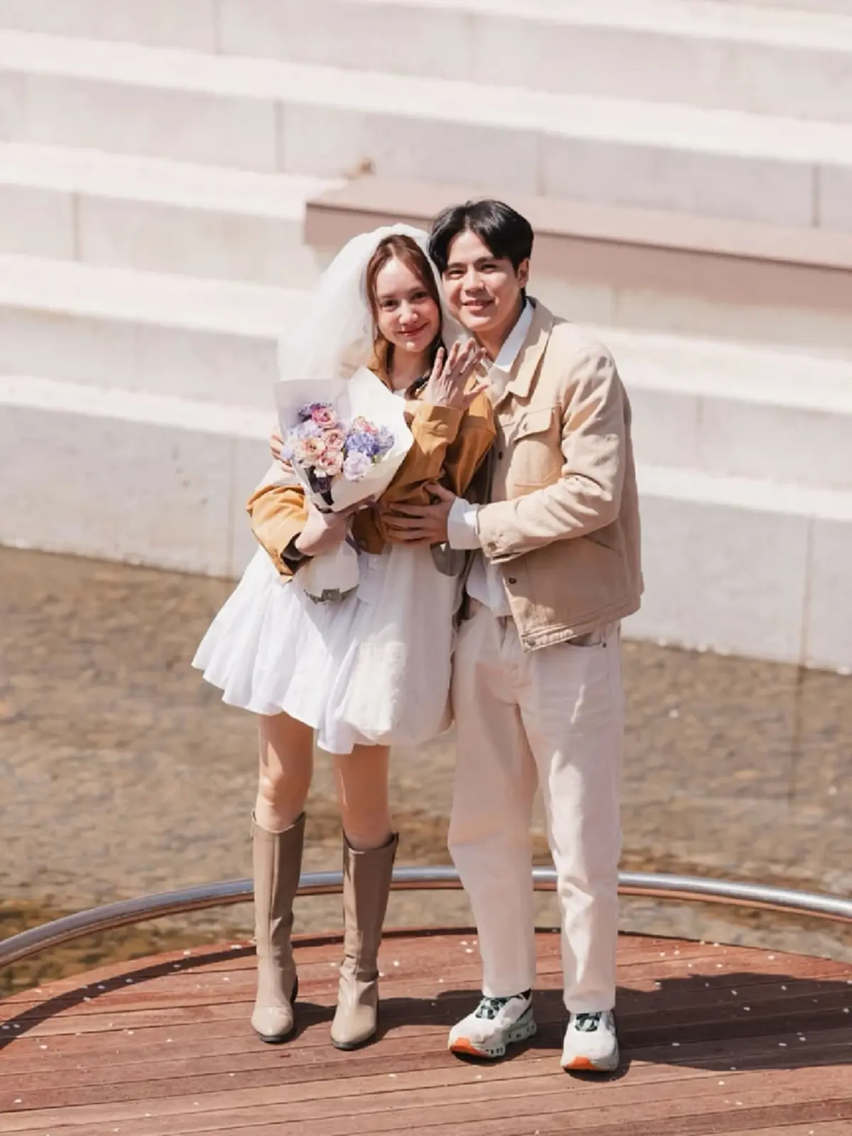 เซอร์ไพรส์ ดาราสาวดัง ถูกแฟนหนุ่มนอกวงการ คุกเข่าขอแต่งงาน