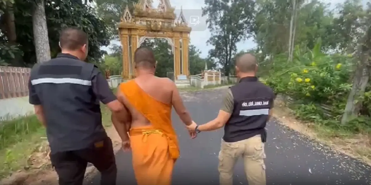 จีวรปลิวกลางวัด เจ้าอาวาสเห็นทหารวิ่งหนีสุดชีวิต สุดท้ายไม่รอด