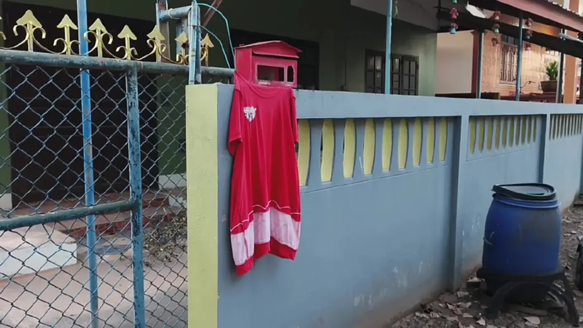 ผวาปอบกิน 13 ศพ! ชาวบ้านอุดรฯ แขวนเสื้อแดง-สื่อสารปู่หลักบ้าน
