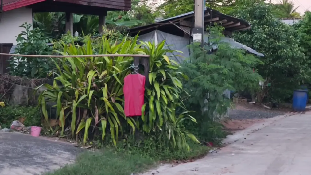 ผวาปอบกิน 13 ศพ! ชาวบ้านอุดรฯ แขวนเสื้อแดง-สื่อสารปู่หลักบ้าน