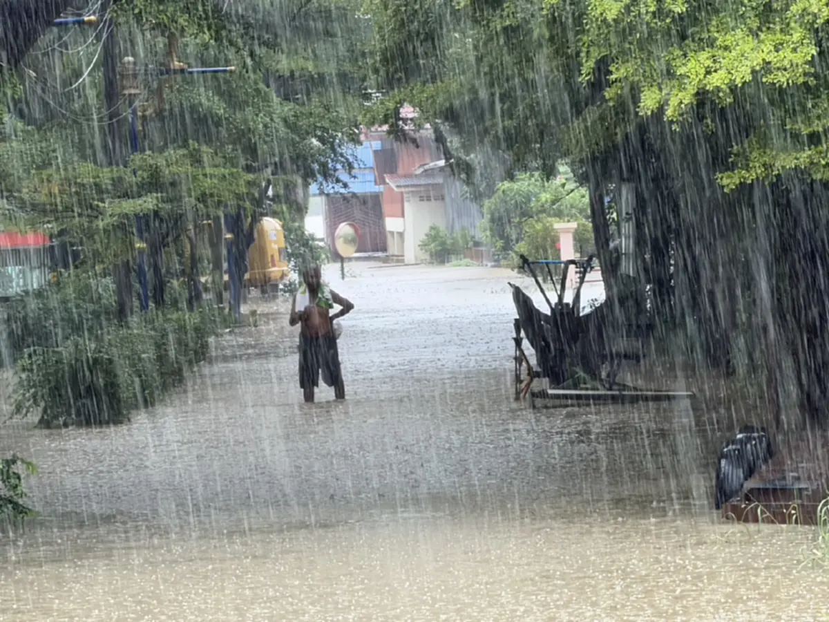 บางปะอินวิกฤต น้ำท่วมสูง 3 เมตร กระทบกว่า 8 พันครัวเรือน