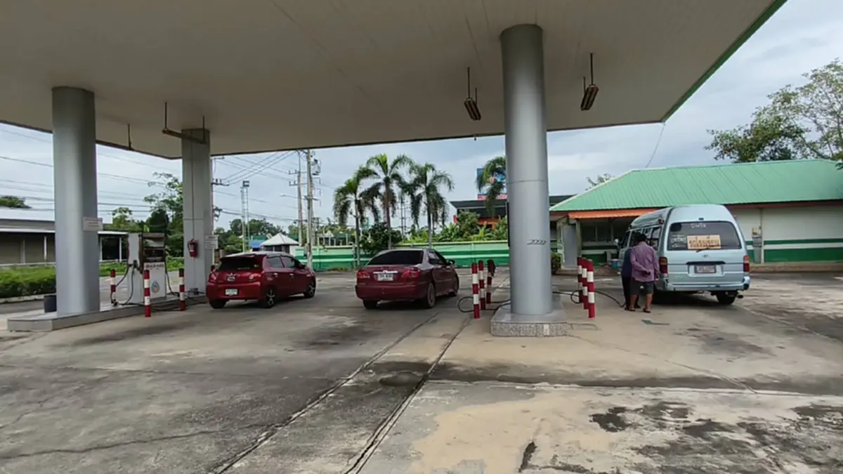 สู้น้ำมันแพงไม่ไหว! รถรับส่งนักเรียนอุทัยฯ แห่ใช้แก๊ส LPG