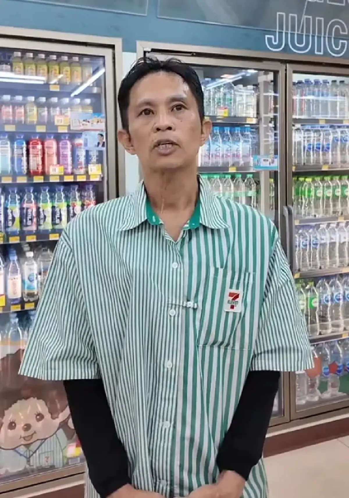 รู้แล้วเป็นใคร พนง.ร้านสะดวกซื้อพูดได้ 7 ภาษา ที่แท้จบสูง มีแฟนไม่ธรรมดา