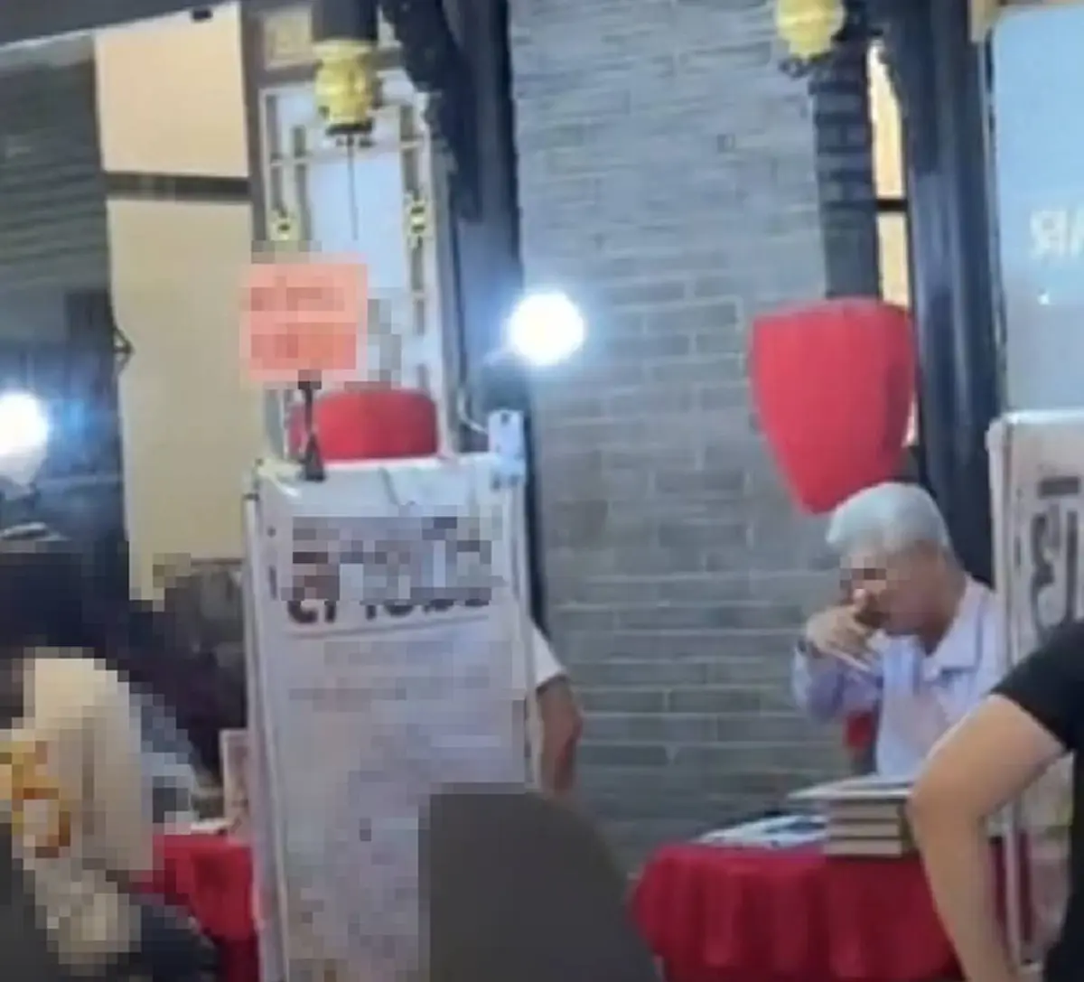 ฉาวสนั่น หมอดูดังในห้างขอดูช่วงล่าง อ้างทำพิธีต่อชะตาในที่ลับ
