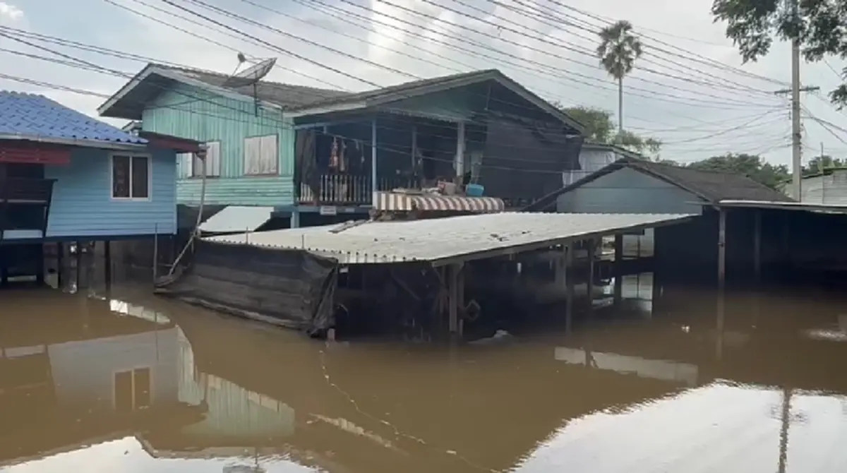 ชาวบ้านโผงเผงไม่กล้าย้ายของลง ผวาฝนเหนือทะลักท่วมซ้ำรอยปีเก่า