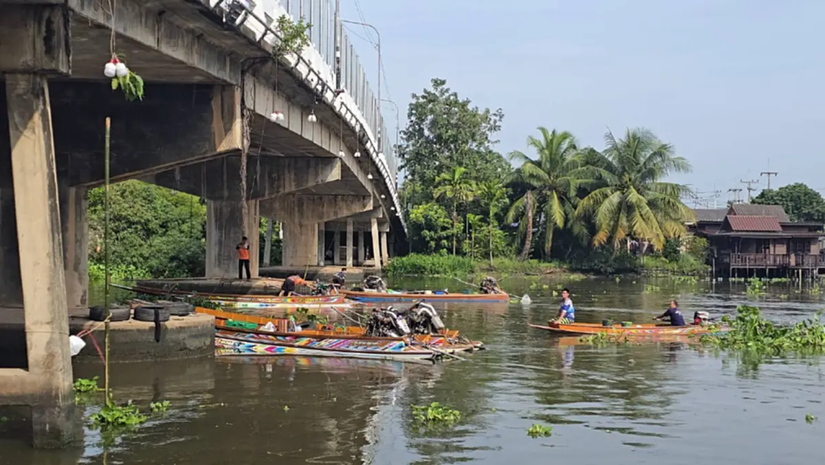 เรือซิ่งบ้านแพ้ว 50 ลำถอนกำลัง! หลังดันน้ำดำเนินสะดวก 8 วัน