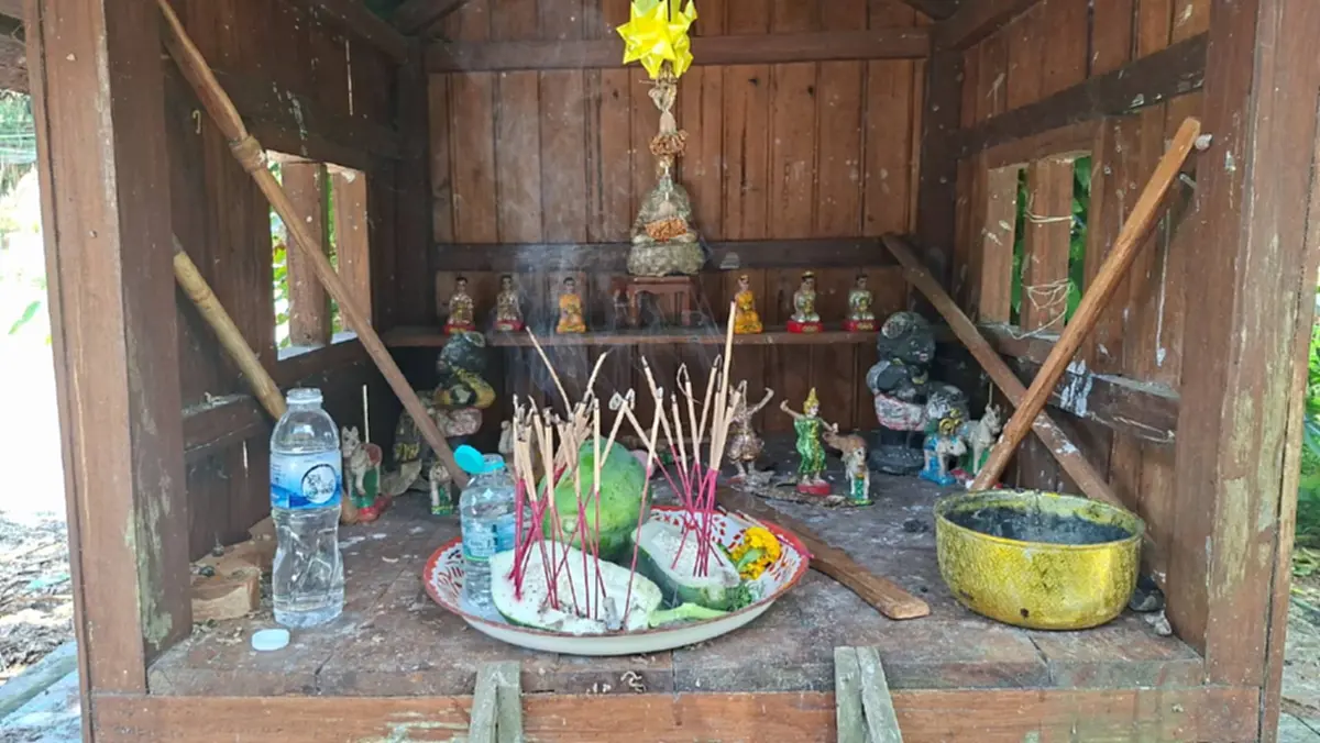 ส่องเลขธูป ชาวลับแล ไหว้แก้บน ศาลช้างมูบ หลังดวงเฮง 2 งวดติด