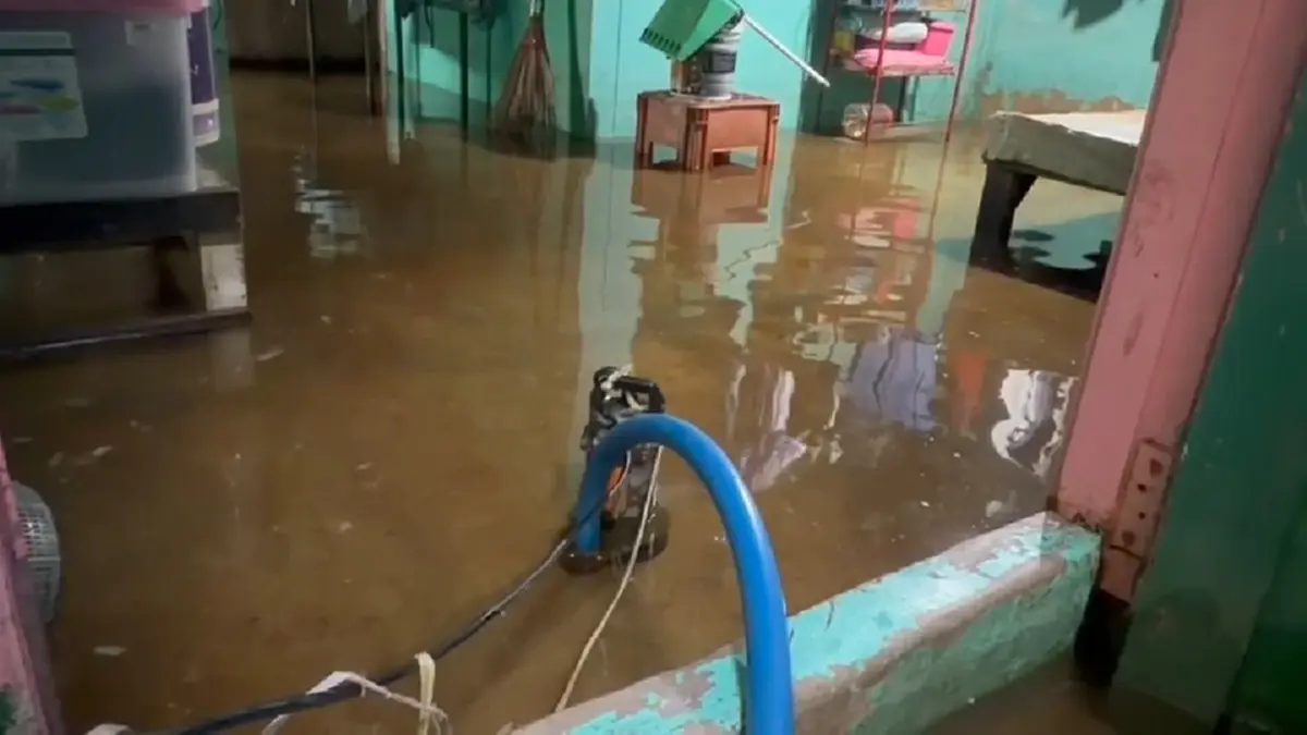 สลด! หนุ่ม 19 สูบน้ำท่วมบ้าน หวังให้ยายกลับมาอยู่ สุดท้ายดับสลด