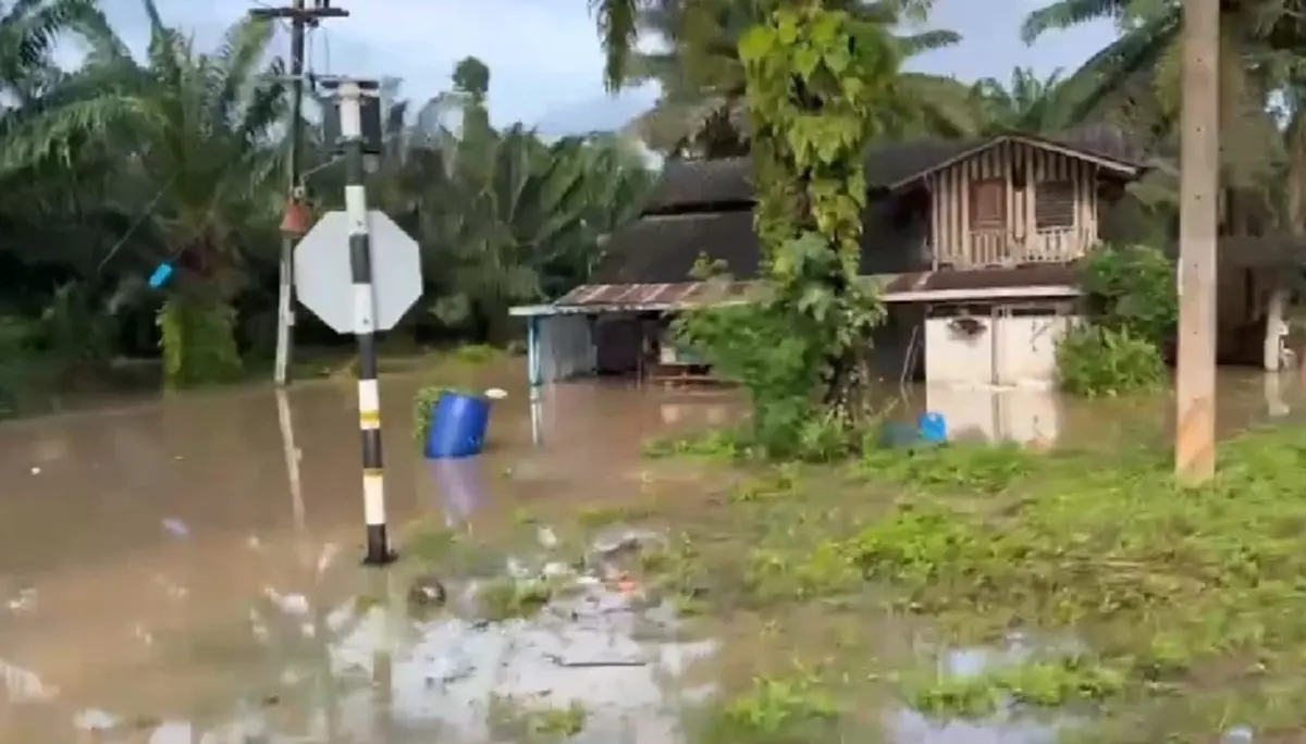 ฝนถล่มกระบี่! น้ำหลากท่วม 5 อำเภอ บ่ายนี้รับมือฝนอีกรอบ