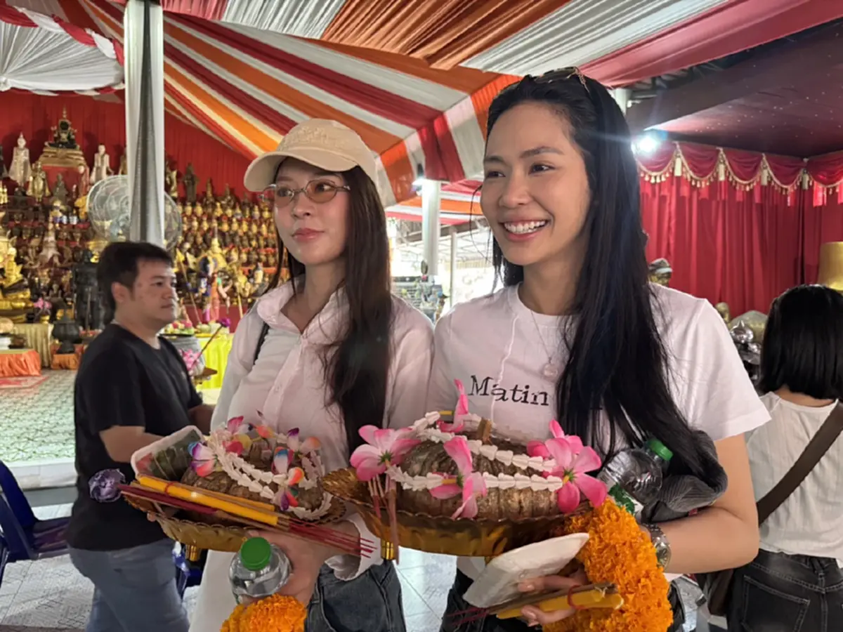 "บิ๊นท์-ปุยนุ่น" แก้บนอาศรมฤๅษีเณร ชาวบ้านแห่ส่องเลขน้ำมนต์