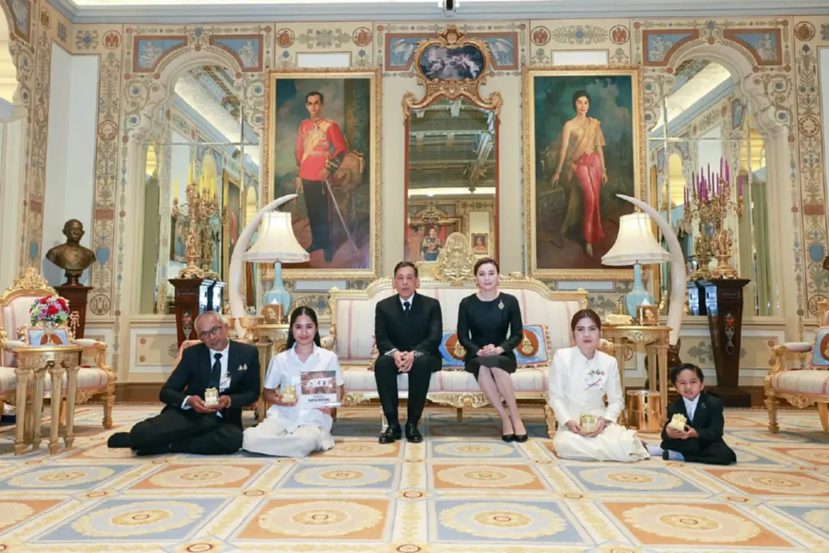 ประมวลภาพ "ในหลวง พระราชินี" โปรดฯ ให้ "เนเน่ รอยัล" เข้าเฝ้าฯ