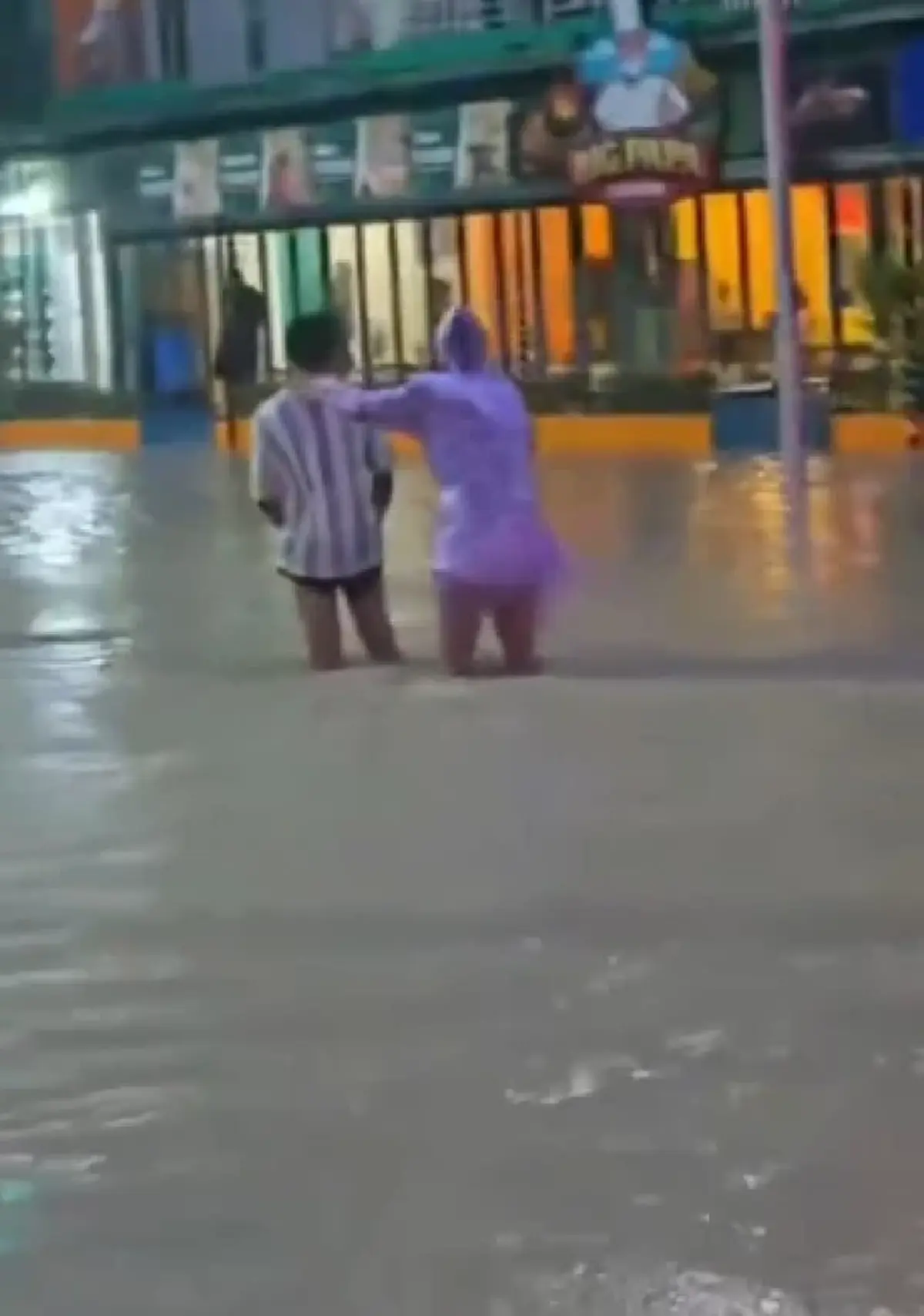 ฝนถล่ม ภูเก็ตเช้านี้น้ำท่วมหลายจุด กระทบการจราจรหลายเส้น