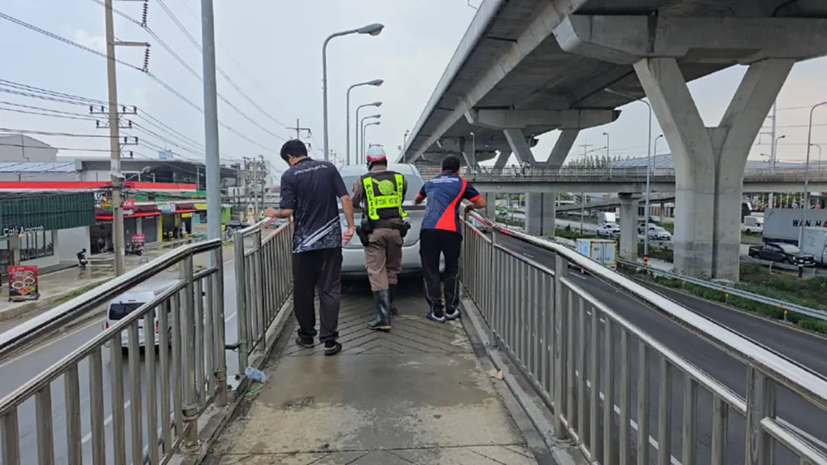 เลขทะเบียนรถ หญิงวัย 85 ขับติดสะพาน หลังไปไหว้สิ่งศักดิ์สิทธิ์