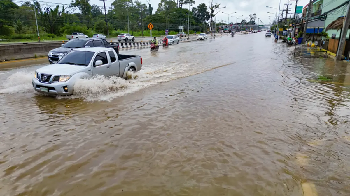 ตกแค่ชั่วโมงเดียว! สุขุมวิทช่วงบางเสร่อ่วม น้ำท่วมทะลักซ้ำซาก