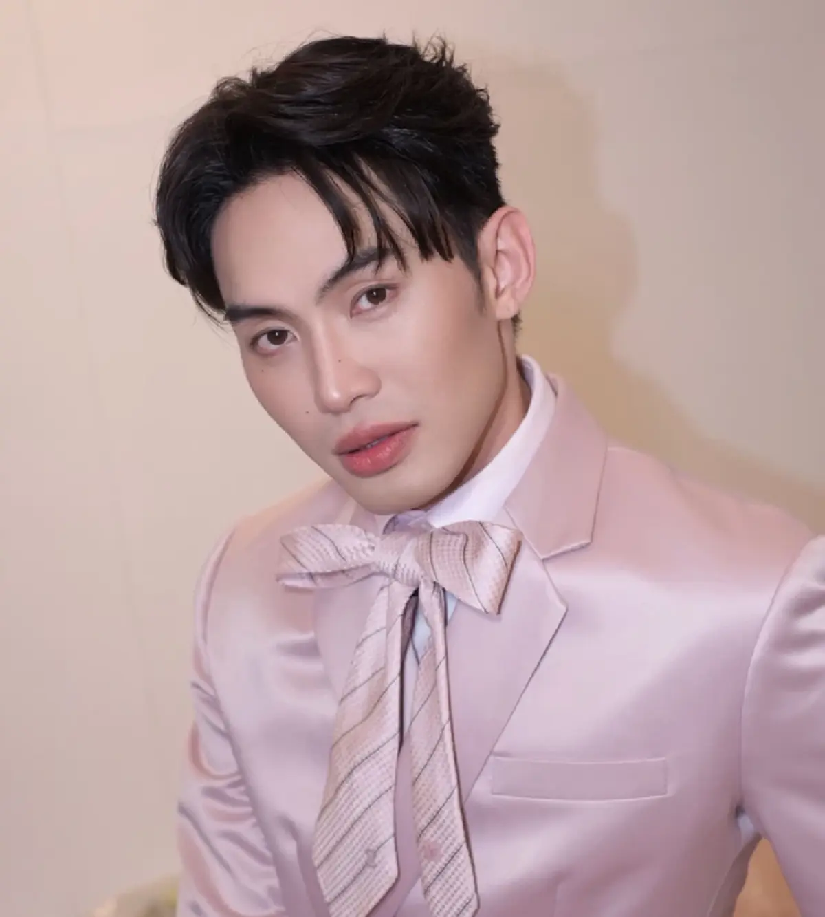 ดีเจ มะตูม เดินแหวกน้ำส่งข้าว  ย้ำวิกฤตเฉพาะหน้าช่วยได้ทันที