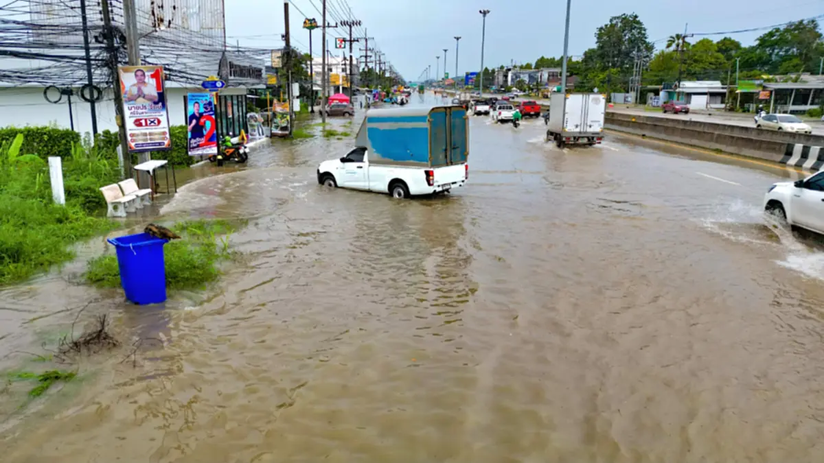 ตกแค่ชั่วโมงเดียว! สุขุมวิทช่วงบางเสร่อ่วม น้ำท่วมทะลักซ้ำซาก