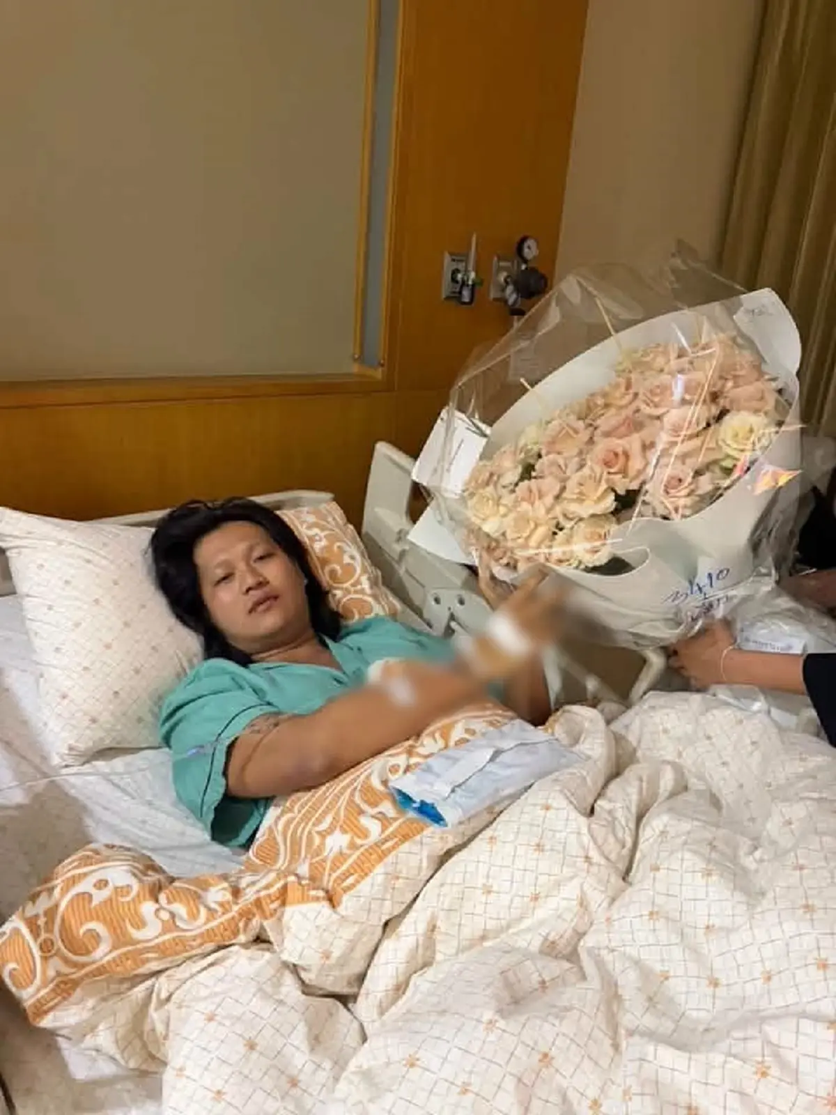 แห่ส่งกำลังใจ "มะเดี่ยว" ป่วยหนัก ต้องนอนรักษาตัว 1 เดือน