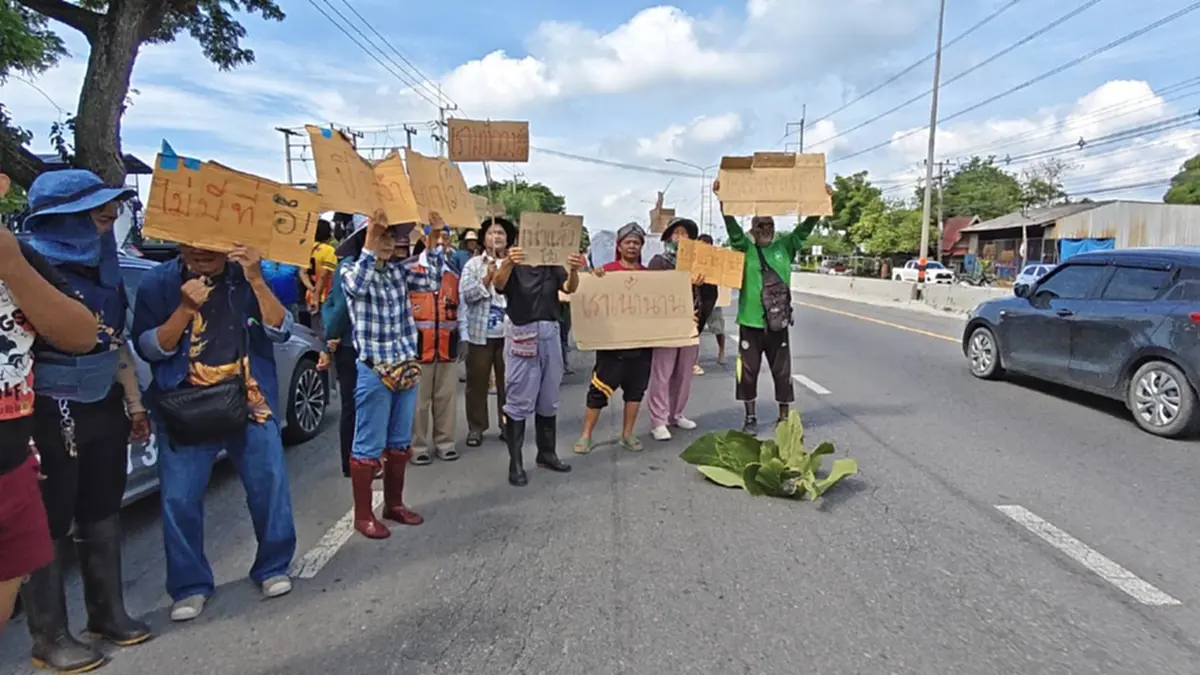 มวลชนองครักษ์ 500 คน ลงถนนรังสิต-นครนายก จี้เปิดประตูคลอง 12